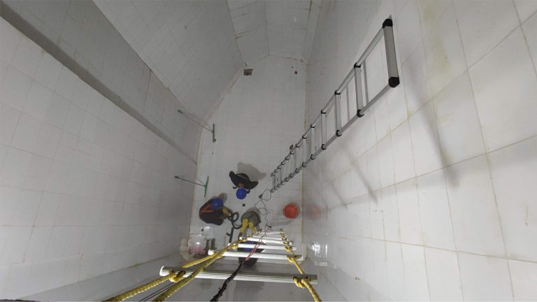 huge-water-tank-cleaning-service